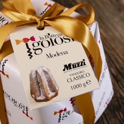 Primo piano sull'etichetta del Pandoro Classico Muzzi 1 kg, con logo e dettagli