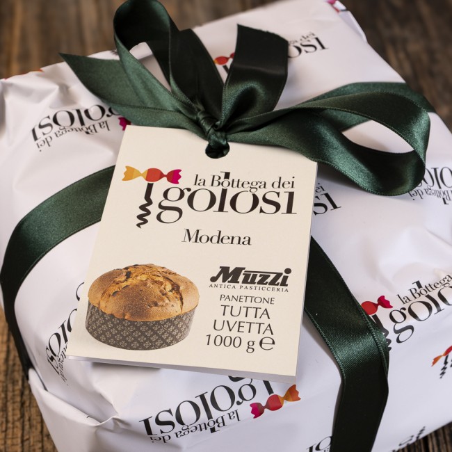 Primo piano sull'etichetta del Panettone Tutta Uvetta Muzzi 1000g
