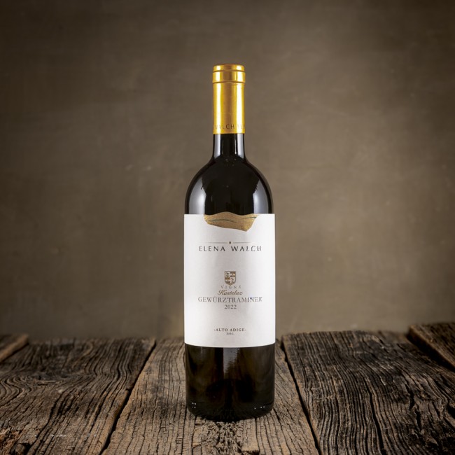 Bottiglia di Gewürztraminer Alto Adige DOC Vigna “Kastelaz” - Elena Walch
