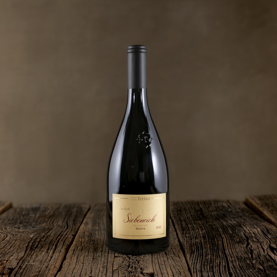 Bottiglia di Merlot Alto Adige DOC "Siebeneich" Riserva - Cantina Terlano